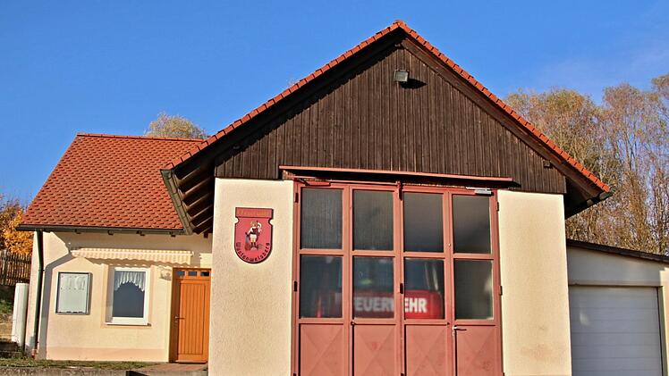 Das Tor zum Feuerwehrgerätehaus in Wüstenwelsberg wird nächstes Jahr ersetzt. Helmut Will