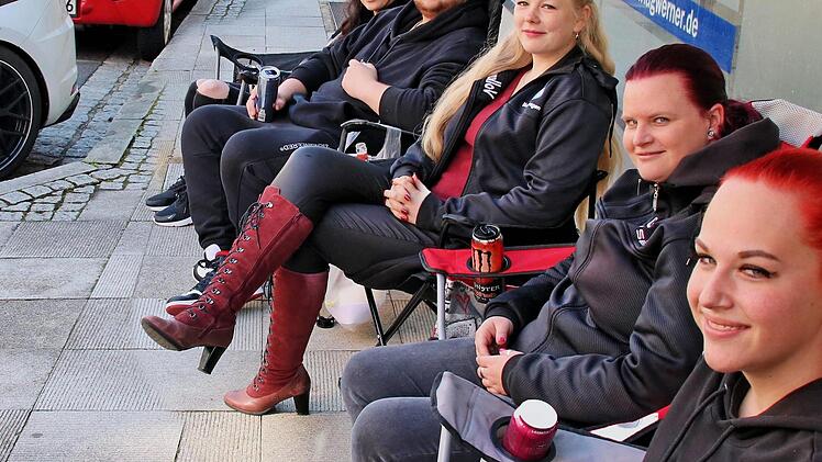 Gemeinsame Pause in gemütlicher Runde: diese GTI Fans kommen aus Schweinfurt, Bad Königshöfen und Brückenau. Foto: Dieter Britz