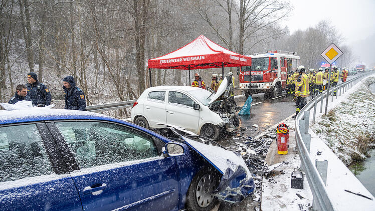 Beim Links abbiegen &uuml;bersehen: Frau verstarb noch an Unfallstelle