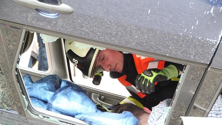 Die Freiwillige Feuerwehr zeigte eine spektakuläre Übung. Foto: Ulrike Müller