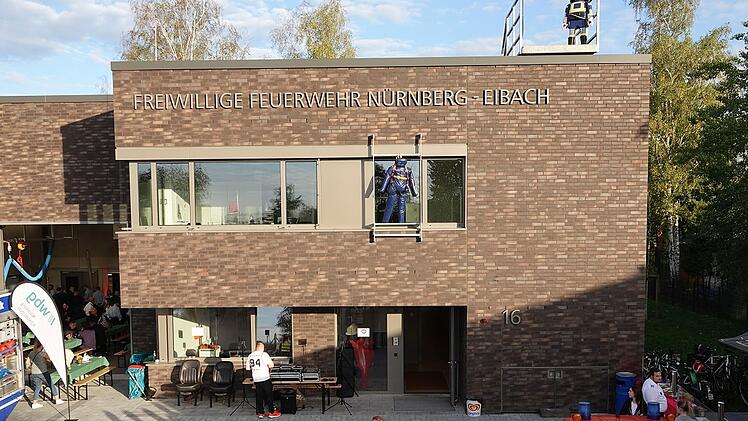 Nürnberg: Offizielle Übergabe - neues Gerätehaus für Freiwillige Feuerwehr Eibach fertiggestellt
