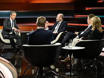 Markus Lanz diskutierte am Dienstagabend mit seinen Gästen vor allem über ein Thema: Trumps Zollpolitik.