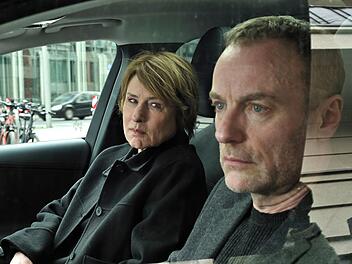 Bonard (Corinna Harfouch) und Robert Karow (Mark Waschke) führen die Ermittlungen rund um einen toten Fahrradkurier zur in Berlin ansässigen Bundesdruckerei, in der Deutschland sein Geld und hochoffizielle Dokumente wie Personalausweise oder Reisepässe herstellt.