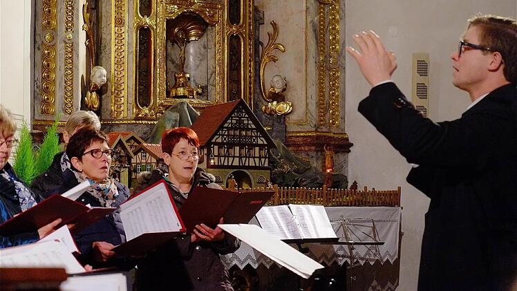 Der Chor Sängerlust unter der Leitung von Michael Kopieniok. Foto: Gerd Schaar