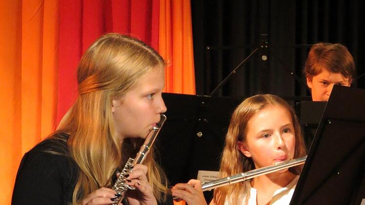 Unterstufen-BigBand der Klassen 5 und 6 unter der Leitung von Lass Alexander Kneuer Foto: Doris Bauer