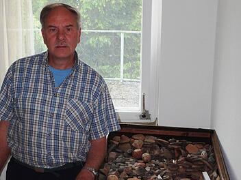Wolfgang Bühringer stellt seine archäologische Sammlung dem Heimat- und Vorgeschichtsmuseum in Poppenlauer zur Verfügung, um es der Öffentlichkeit zugänglich zu machen.  Foto: privat