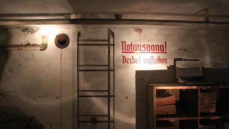 Die Fluchtwege sind markiert. Foto: Jürgen Gärtner