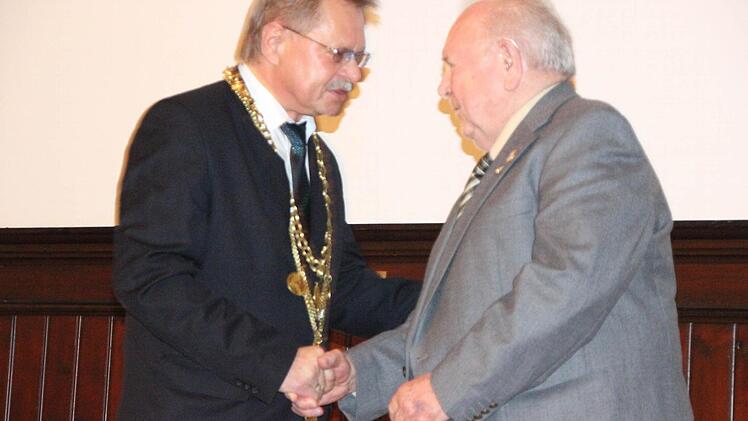 und Helmut Wich erhielten die Ehrenmedaille der Stadt.