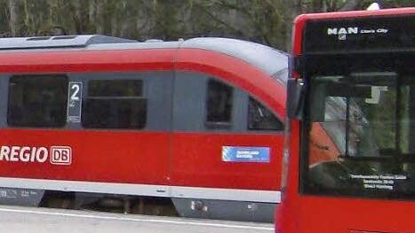 In Gräfenberg kommt es seit einigen Tagen immer wieder zu Verspätungen und Ausfällen im Bahnverkehr.  Fotos: Malbrich