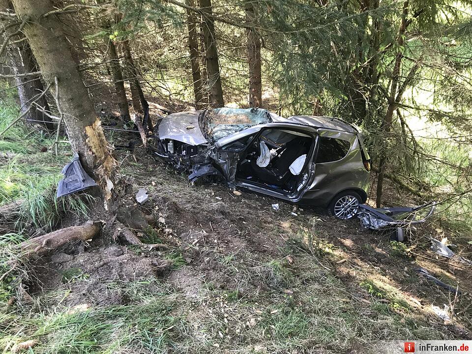 Rentnerin kracht bei Schwarzenbach in Wald – eingeklemmt und schwer verletzt