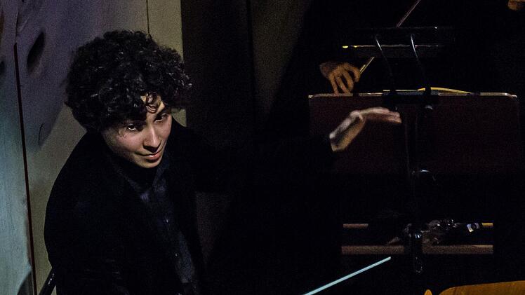 Erst 21 Jahre alt: Mauricio Sotelo-Romero dirigierte den ersten Teil von Mozarts Oper "Cosi fan tutte" am Landestheater Coburg.Foto: Jochen Berger