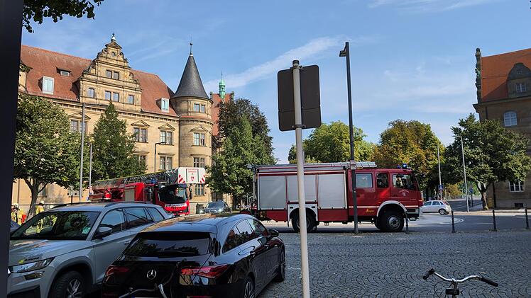Bamberg: Sehr lautes Piepsen am Wilhelmsplatz - Feuerwehreinsatz in Innenstadt