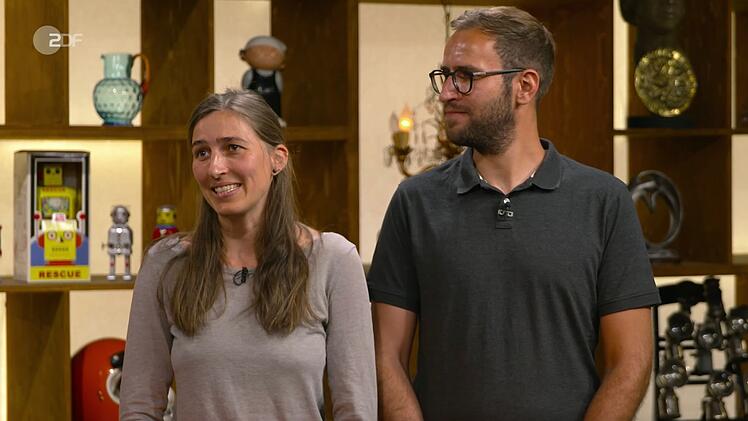 "Ich war's", zeigte die Verkäuferin sofort Reue. Beim Einpacken war ihr der Belichtungsmesser leider aus der Hand gefallen.