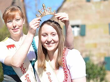 Miriam Adel wurde zur neuen Fränkischen Spargel-Königin gekrönt. Foto: Nikolas Pelke
