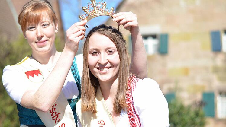 Miriam Adel wurde zur neuen Fränkischen Spargel-Königin gekrönt. Foto: Nikolas Pelke