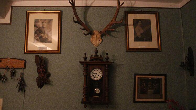 In der Stube des Kaiser-Hauses in der Birkenstraße ist die Zeit stehen geblieben. Hier entsteht vielleicht bald ein Museum. Foto: Carmen Schmitt