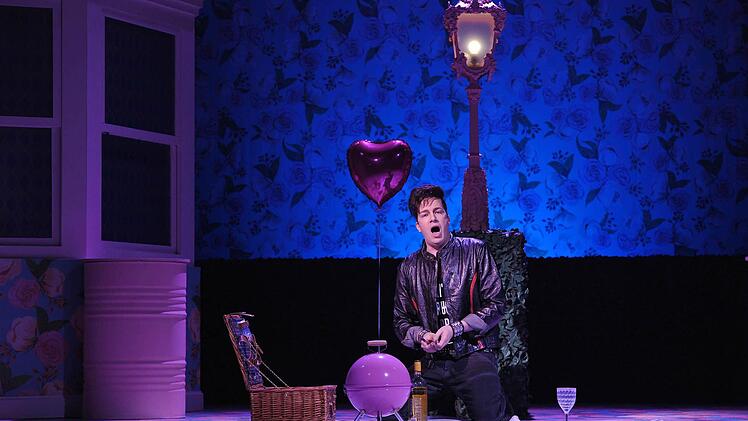 Szene aus der Neuinszenierung von Otto Nicolais "Die lustigen Weiber von Windsor" am Landestheater Coburg. Foto: Andrea Kremper