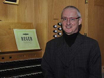 Mit einem einzigartigen Abschlusskonzert beendete der Fuldaer Domorganist Hans-Jürgen Kaiser denBad Kissinger Orgelzyklus. Foto: Peter Klopf