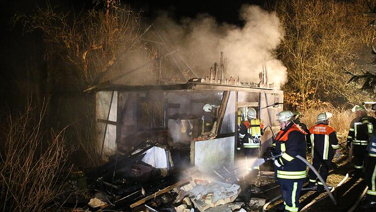 Auch der Schuppen, der zum Einzelanwesen Wehrhaus bei  Unterdornlach gehört, wurde bei der Brandserie über Ostern abgefackelt. Foto: Archiv/News5