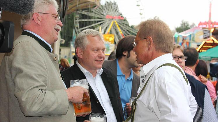 Wirtschaftsminister Martin Zeil (links) und Thomas Hacker im Gespräch mit Bürgermeister Wolfgang Beiergrößlein (rechts).