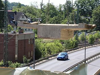 Die Arbeiten laufen neben der B4 in Coburg - auch wenn es hier nicht so aussieht. Foto: Simone Bastian