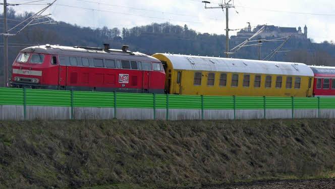 Der Premierenmesszug, im Hintergrund die Veste Coburg Foto: Klaus Oelzner