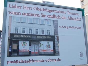 Eines von drei Plakaten der Altstadtfreunde Foto: Oliver Schmidt