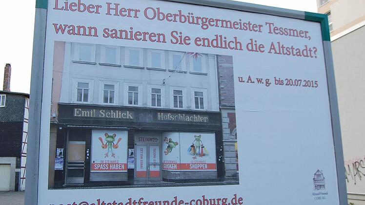 Eines von drei Plakaten der Altstadtfreunde Foto: Oliver Schmidt