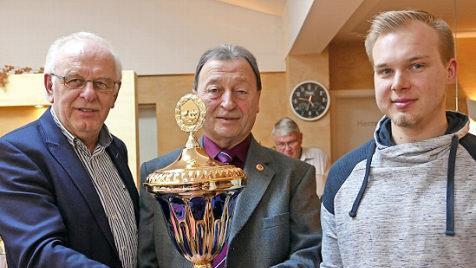 Edgar B&uuml;ttner mit Saam Helmut und Marc Maier