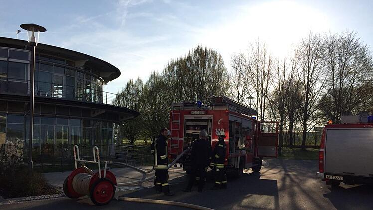 Die ersten Sonnenstrahlen begleiteten den Rettungseinsatz. Foto: Feuerwehr Kronach