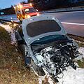 Auf der A73 bei Lautertal hat sich am Sonntagnachmittag ein schwerer Unfall ereignet. Ein Fahrer war mit seinem Auto in die Mittelleitplanke gekracht. Foto: Ittig/News5