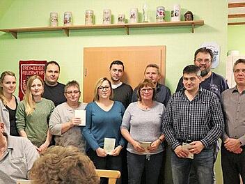 Buchgeschenke gab es für die Mitglieder des Obst- und Gartenbauvereins Boxbrunn und Umgebung, die zur Obstbaumpflanzaktion beigetragen hatten. Foto: privat