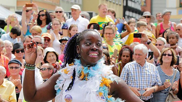 Impressionen vom Samba-Umzug 2015. Foto: Albert Höchstädter