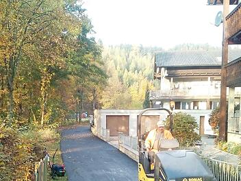 In der "Leitschsiedlung" wurde die Teerdecke erneuert. Foto: Gemeinde Steinwiesen