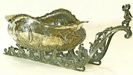 Jardiniere des Hofjuweliers Simon Rosenau, um 1880, St&auml;dtische Sammlungen.