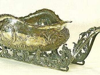 Jardiniere des Hofjuweliers Simon Rosenau, um 1880, Städtische Sammlungen.