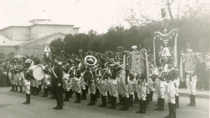 Das Jugendmusikkorps im Juli 1964 bei seinem ersten Auftritt vor dem Kurhaushotel. Foto: Privat