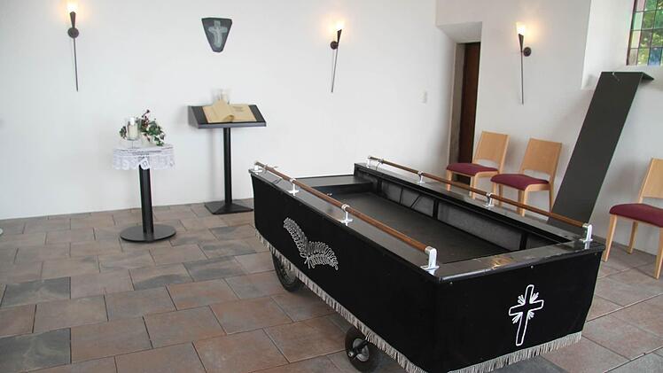 Die Leichenhalle neben der Rugendorfer Kirche ist kaum wiederzuerkennen. Sie ist komplett saniert. Foto: Sonja Adam