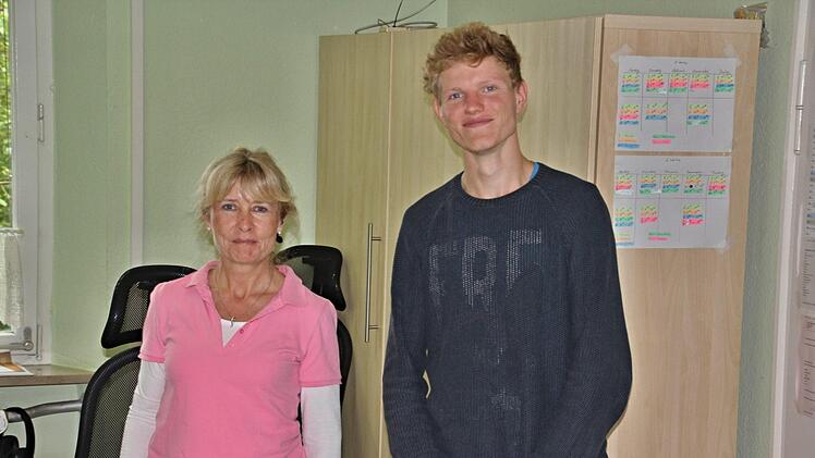 Och empfangen Patienten an der Anmeldung. Foto: Helmut Wil