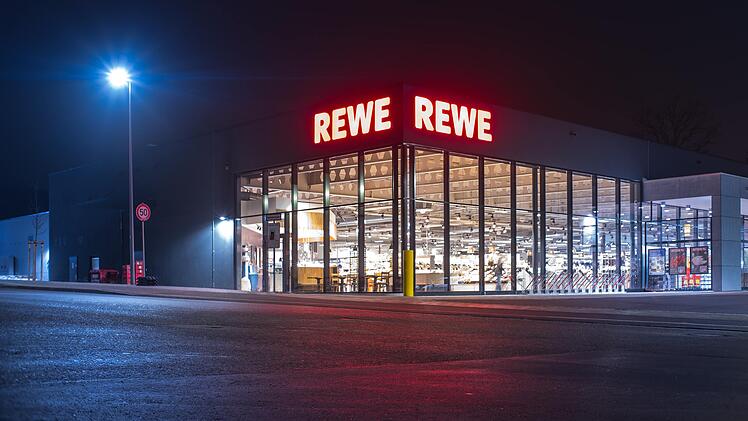 Kunden rätseln über merkwürdiges Detail an Rewe-Ausgang - dahinter steckt ein ernster Grund