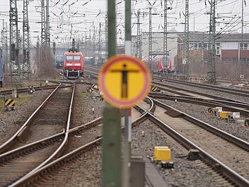Kommunikation mit bayerischer Regio-Bahn "unklar": Betrunkene Fahrdienstleiterin reagiert nicht