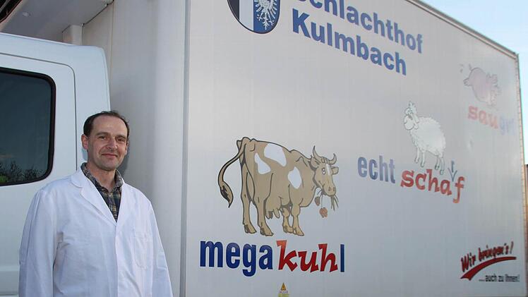 Ein Hingucker ist der Lieferwagen, mit dem Schlachthof-Chef Dirk Grühn das Fleisch auf Wunsch zum Kunden bringt. Foto: Dagmar Besand