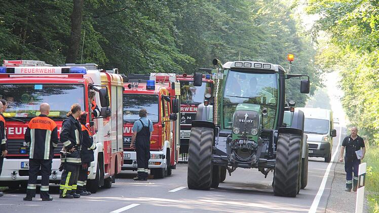 Großübung: Das Zusammenwirken unterschiedlichster Einsatzkräfte wurde an der B 27 im Neuwirtshauser Forst geübt.  Fotos: Gerd Schaar