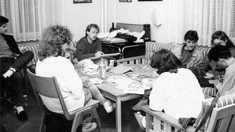 Hauptsächlich junge Leute kamen am 9. November 1989 als DDR-Übersiedler in der Eberner Bundeswehrkaserne an. Archivfotos: G. Geiling/R.Kestel