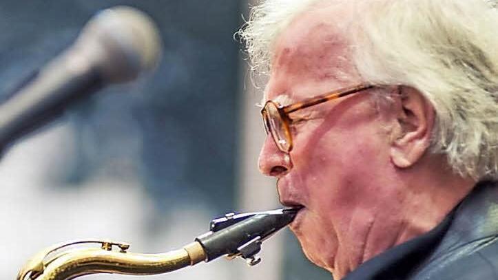 80 Jahre und spielfreudig wie eh und je: Klaus Doldinger war einer der Stars von "Jazz am See".  Foto: Kilian Reil