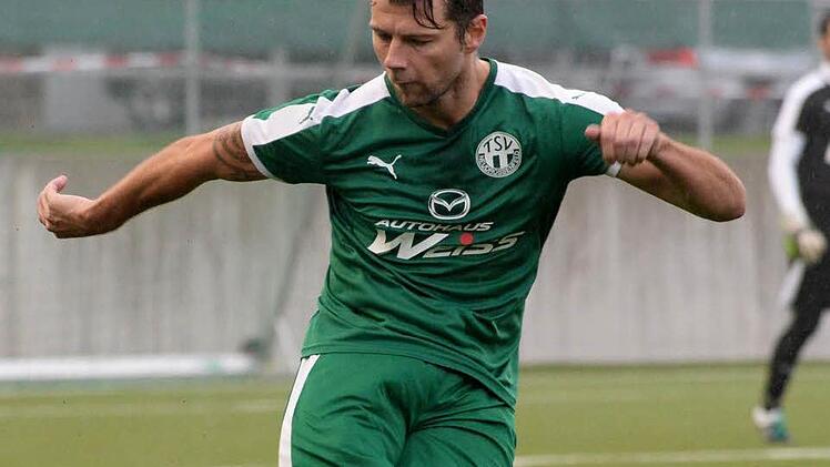 Der Neudrossenfelder Verteidiger Florian Ascherl tritt im Sommer beim ATS Kulmbach seine erste Station als Trainer an. Foto: Peter Mularczyk