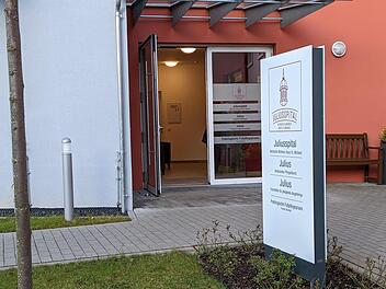 Das Juliusspital ist zwar offen, die Fachstelle für pflegende Angehörige allerdings nicht mehr.Foto: Ellen Mützel