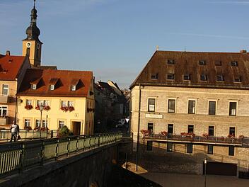 Im Gebäude rechts bewirtete das "Mainstil" seine Gäste. Nun bleiben die Türen zu.  Foto: Diana Fuchs