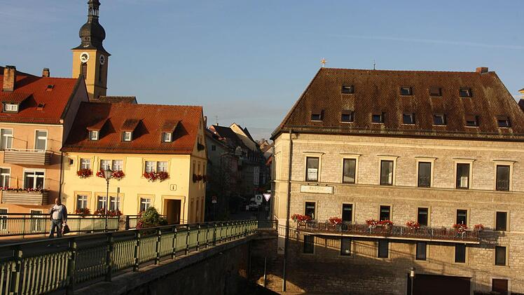 Im Gebäude rechts bewirtete das "Mainstil" seine Gäste. Nun bleiben die Türen zu.  Foto: Diana Fuchs