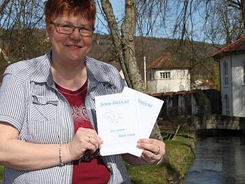 Es ist zwar nicht ganz die Sinn, aber im Mühlgraben im Siebenerpark fließt auch Wasser aus der Sinn. Die steinerne Brücke könnte Vorbild für das Logo der Initiative gewesen sein. Foto: Ulrike Müller